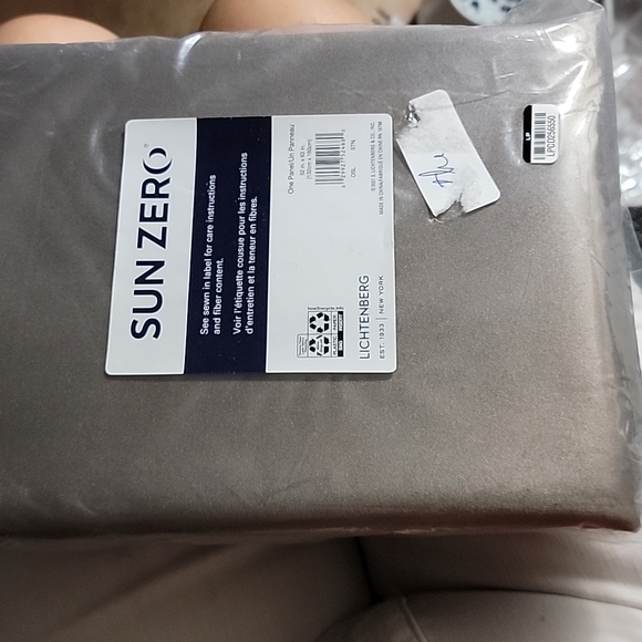 Sun Zero - 52468 Oslo Theater Grade Extreme 100% Blackout Rod Pocket Panel - Picture 6 of 6